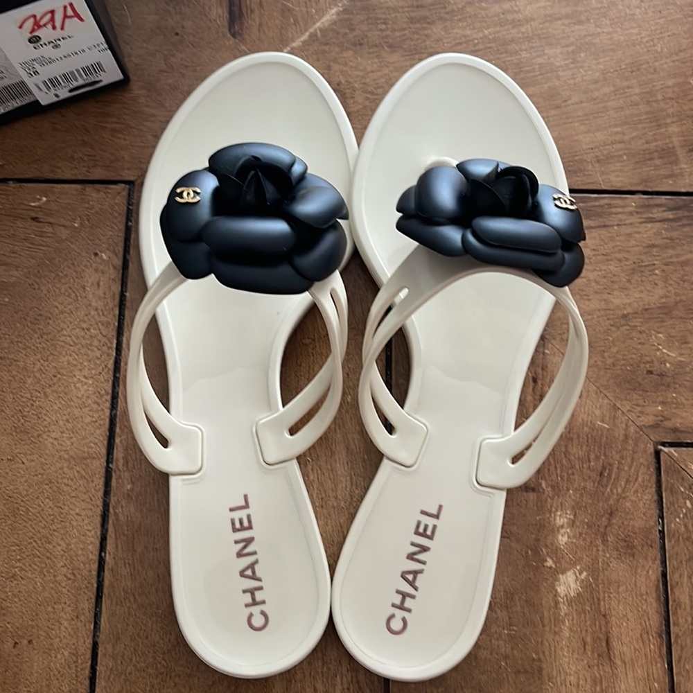 Chanel Dark white and black Camellia jelly thong sandals size 38 - Picture 3 of 9